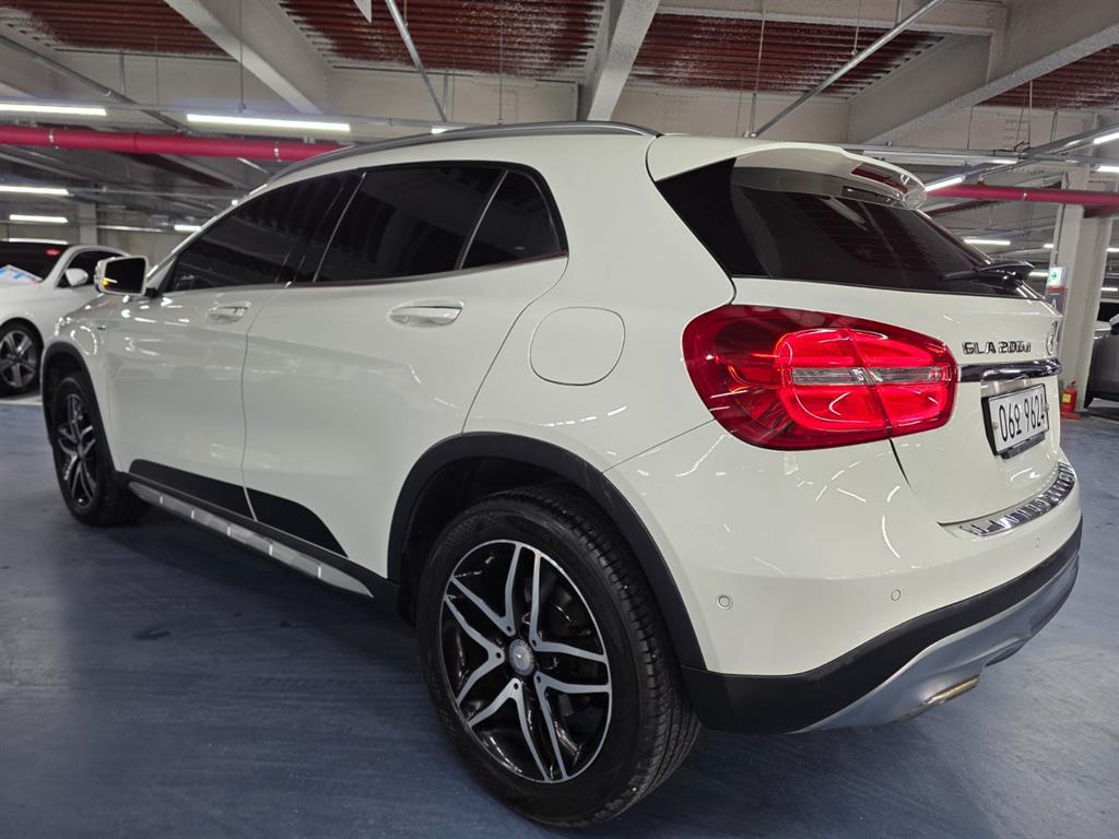 Mercedes Benz GLA Class - Vista 6
