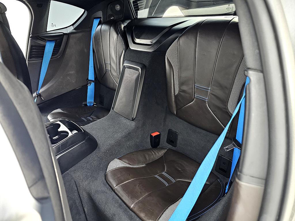 BMW i8 - Vista 8