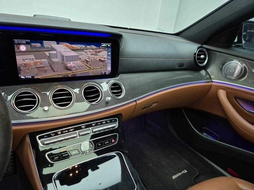 Mercedes Benz E class - Vista 9