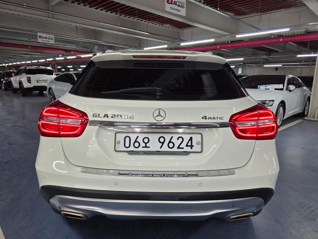 Mercedes Benz GLA Class - Vista 5