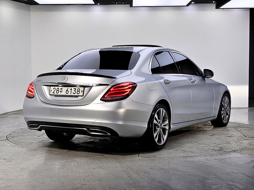 Mercedes Benz C Class - Vista 4