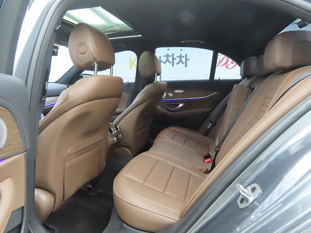 Mercedes Benz E class - Vista 6