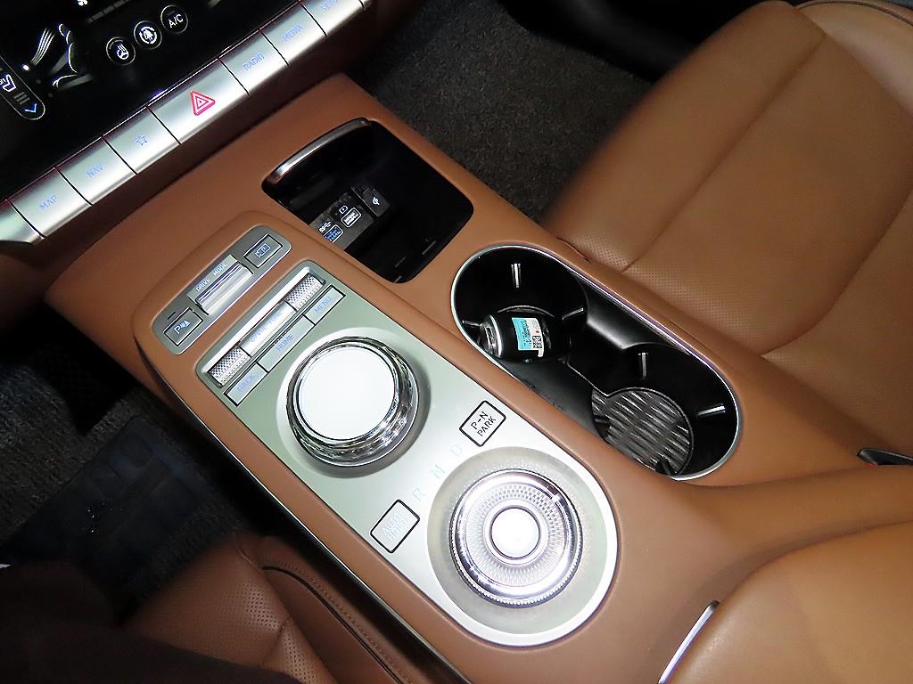 Genesis GV70 - Vista 12