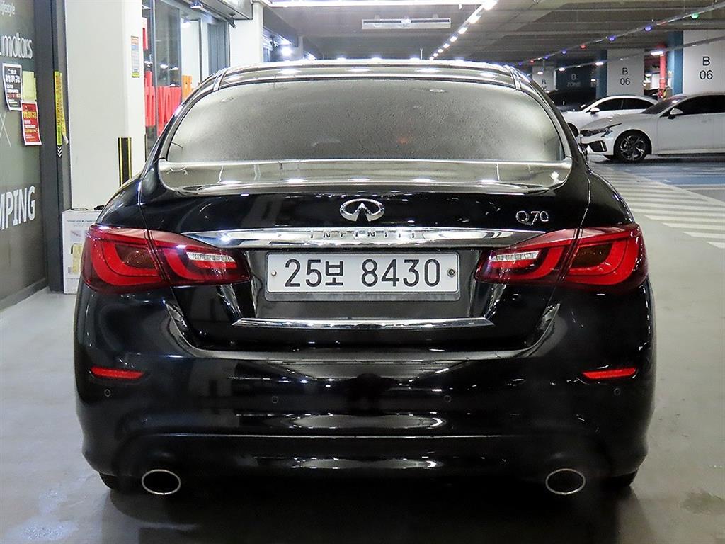 Infiniti Q - Vista 5