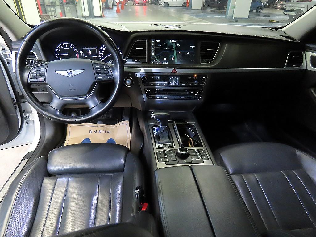 HYUNDAI Genesis - Vista 10