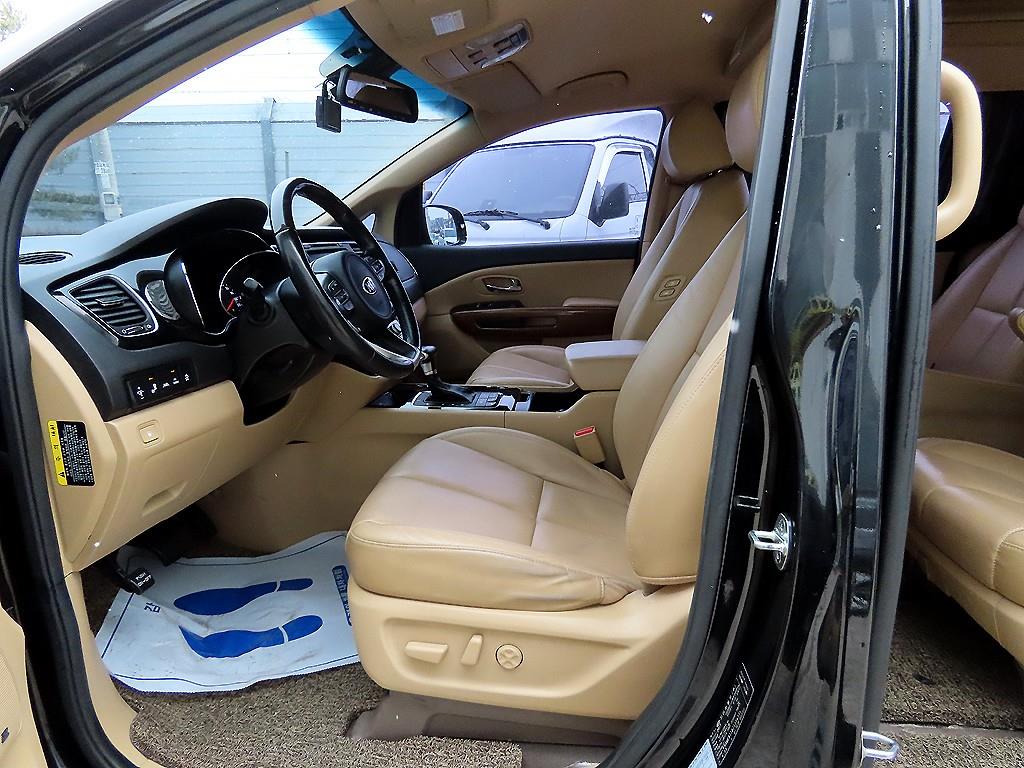 KIA Carnival - Vista 5