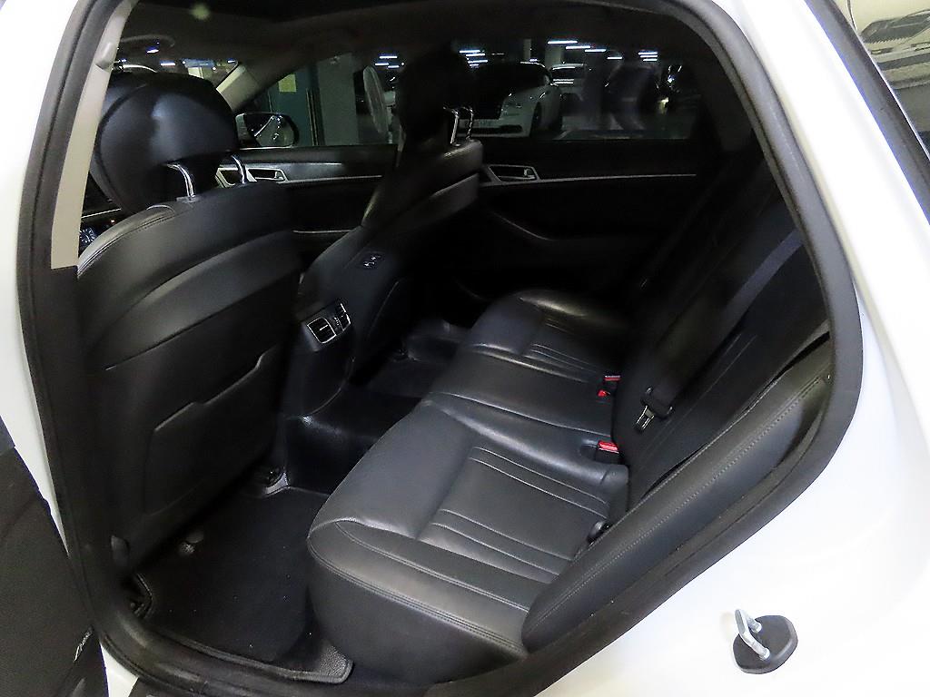 HYUNDAI Genesis - Vista 7