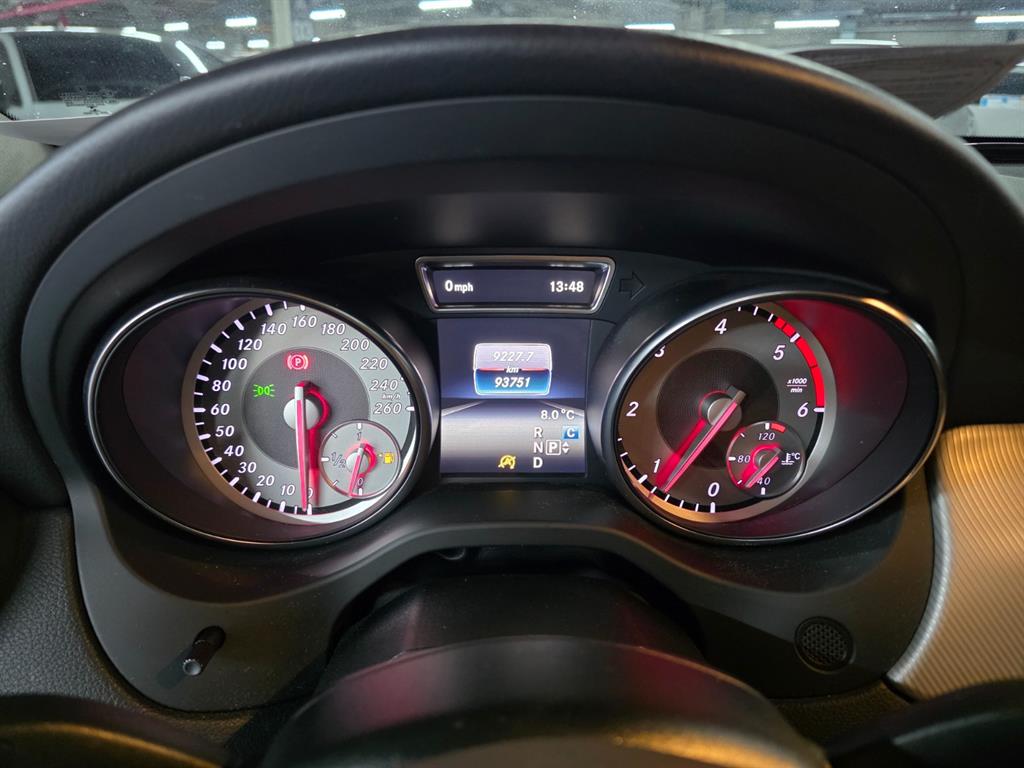 Mercedes Benz GLA Class - Vista 12