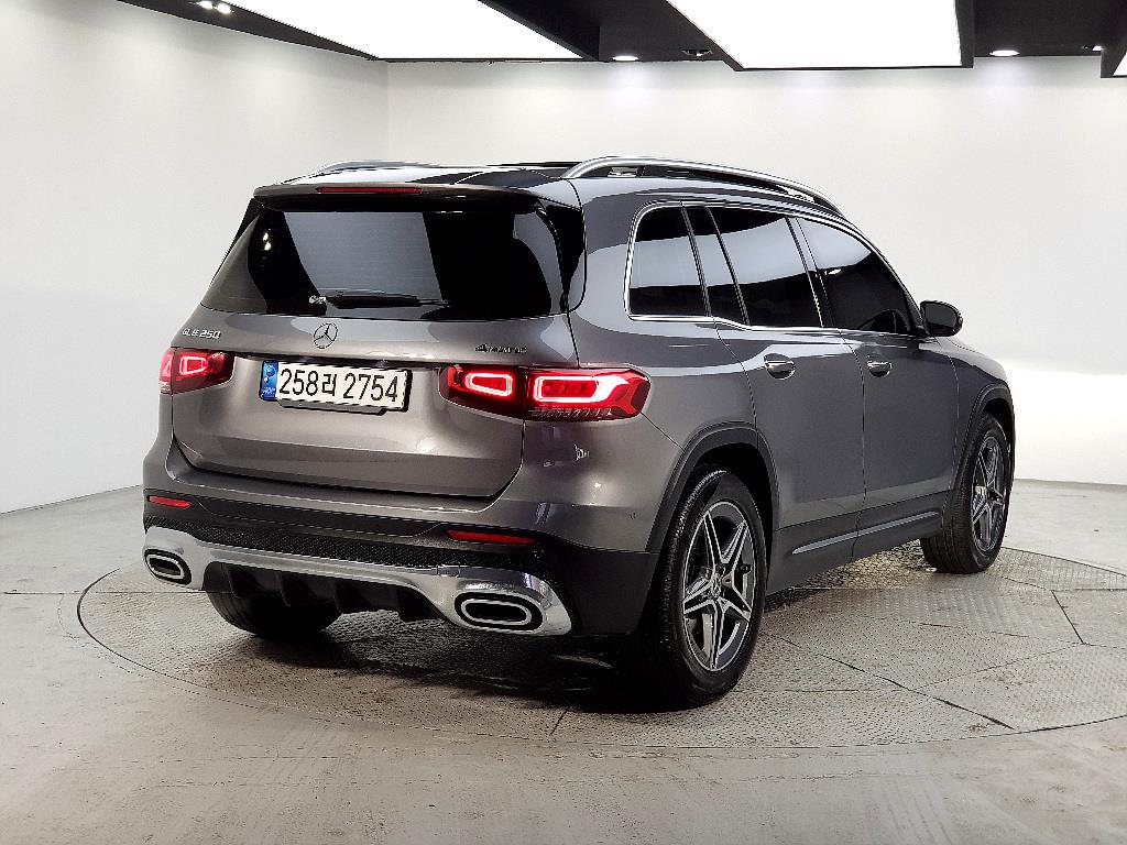 Mercedes Benz GLB Class - Vista 4