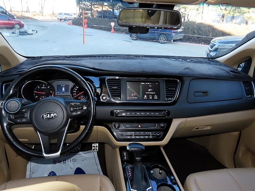 KIA Carnival - Vista 8