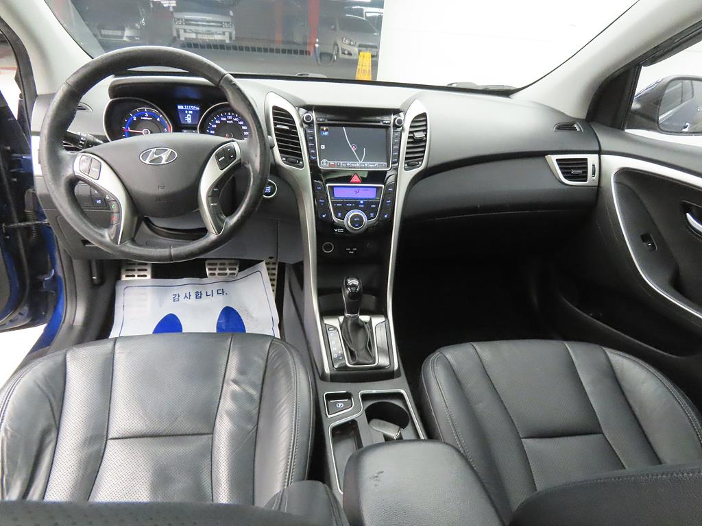 HYUNDAI i30 - Vista 7