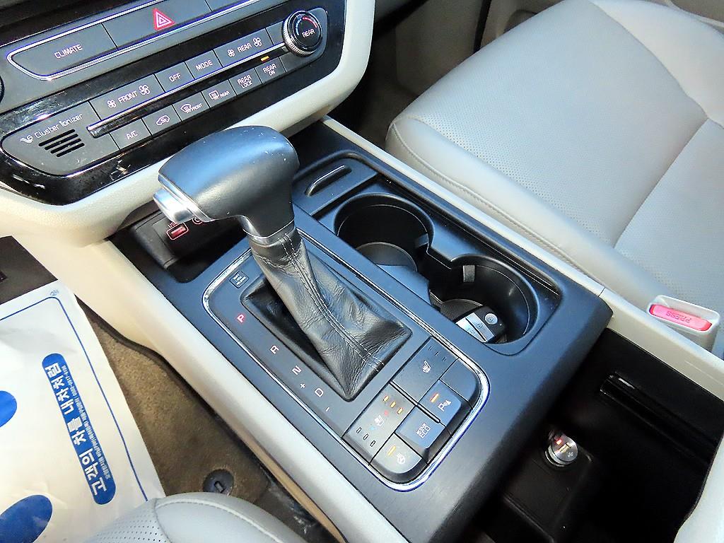 KIA Carnival - Vista 11