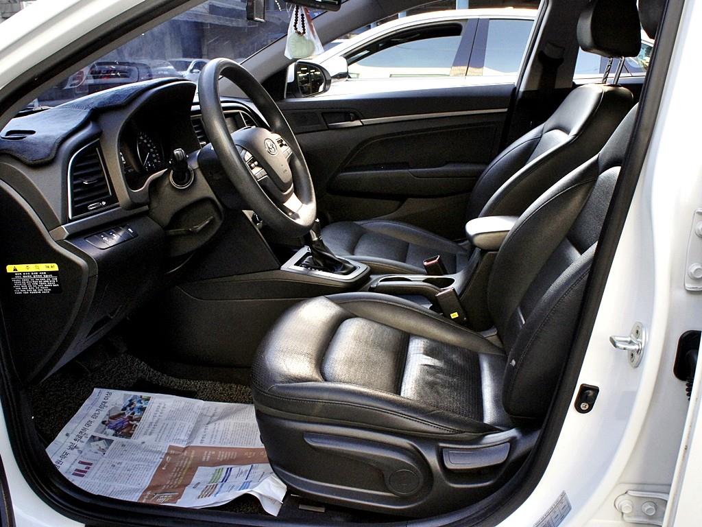 HYUNDAI Avante - Vista 9