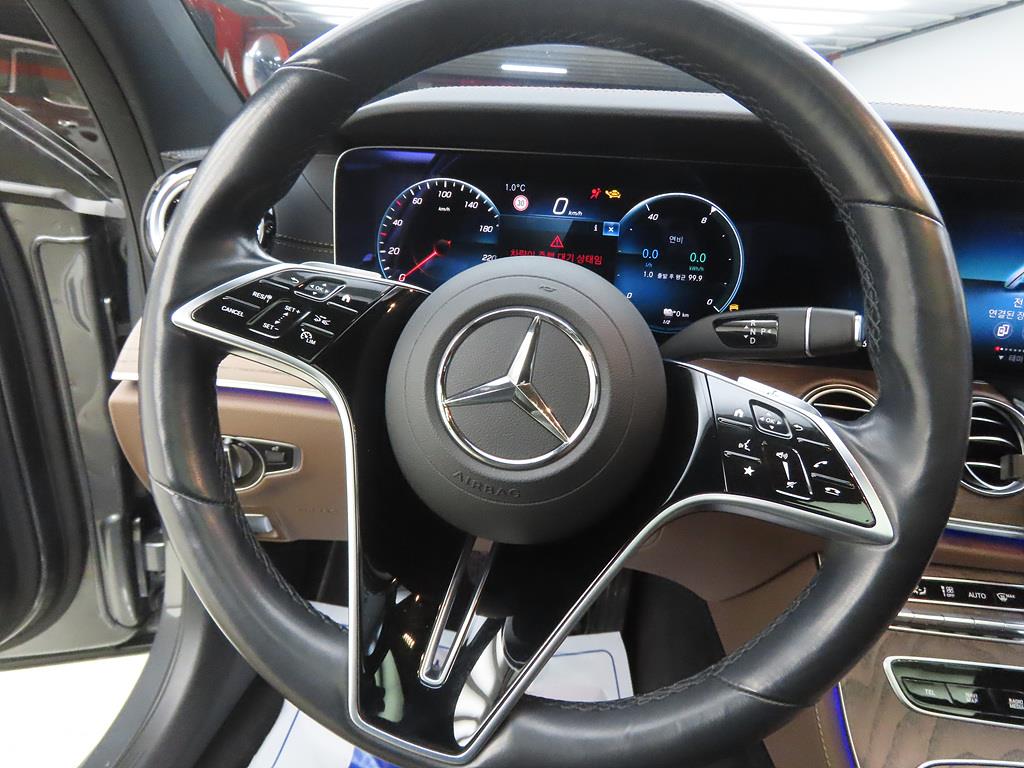 Mercedes Benz E class - Vista 8