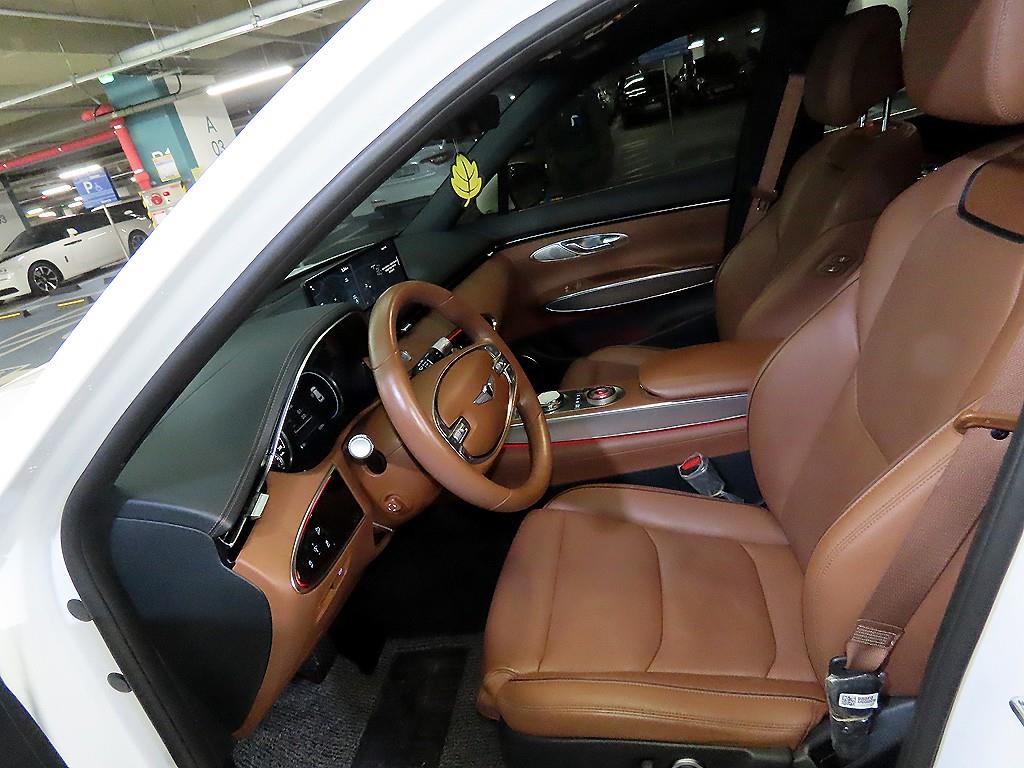 Genesis GV70 - Vista 6