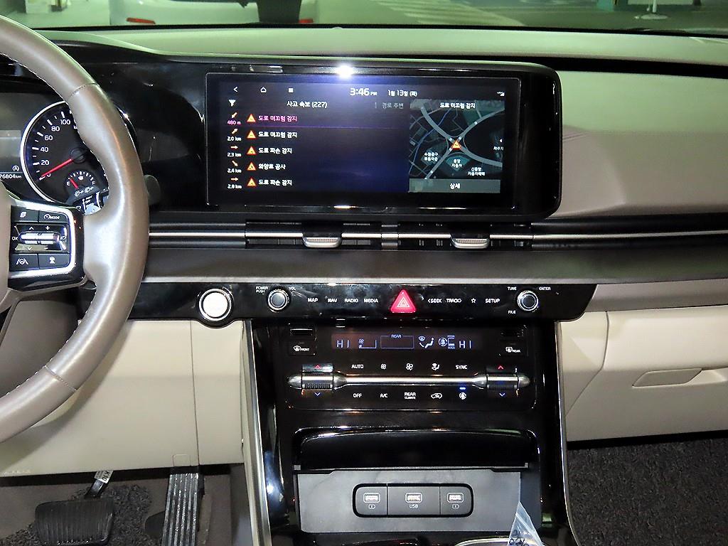 KIA Carnival - Vista 11