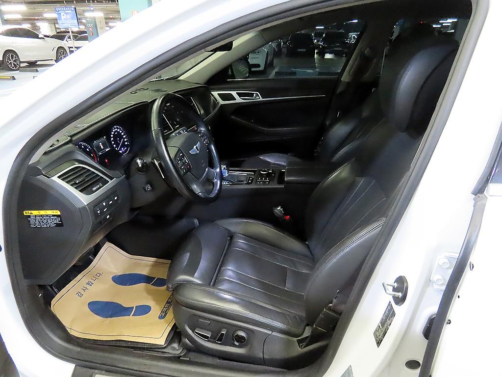 HYUNDAI Genesis - Vista 6