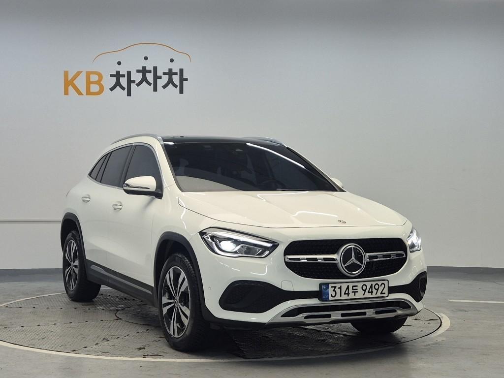 Mercedes Benz GLA Class - Vista 4