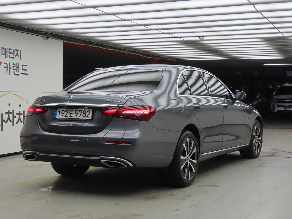 Mercedes Benz E class - Vista 4