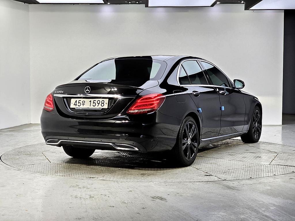 Mercedes Benz C Class - Vista 4