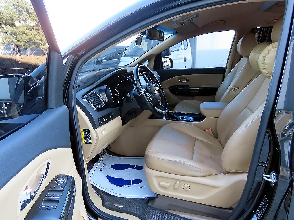 KIA Carnival - Vista 5