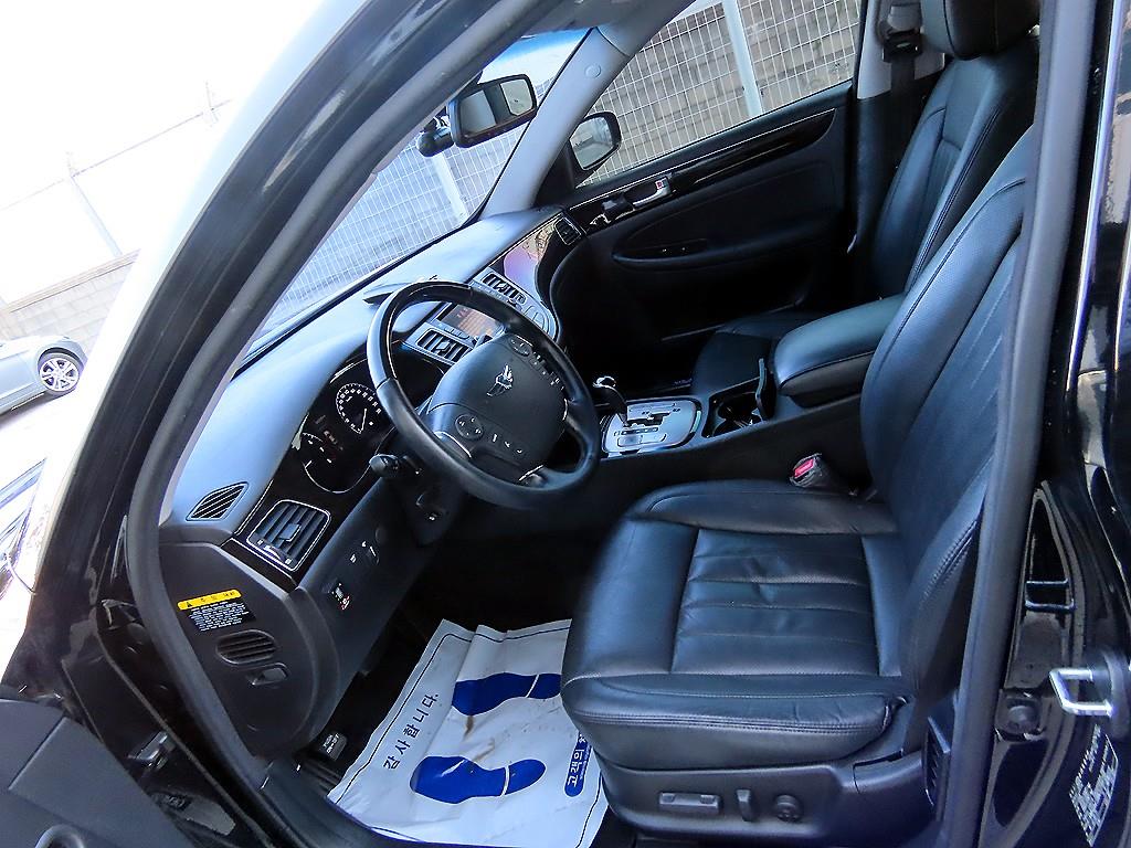 HYUNDAI Genesis - Vista 5