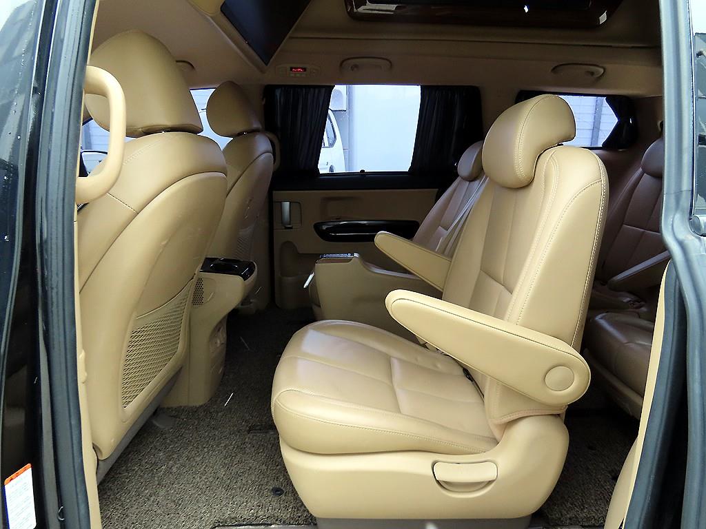 KIA Carnival - Vista 6