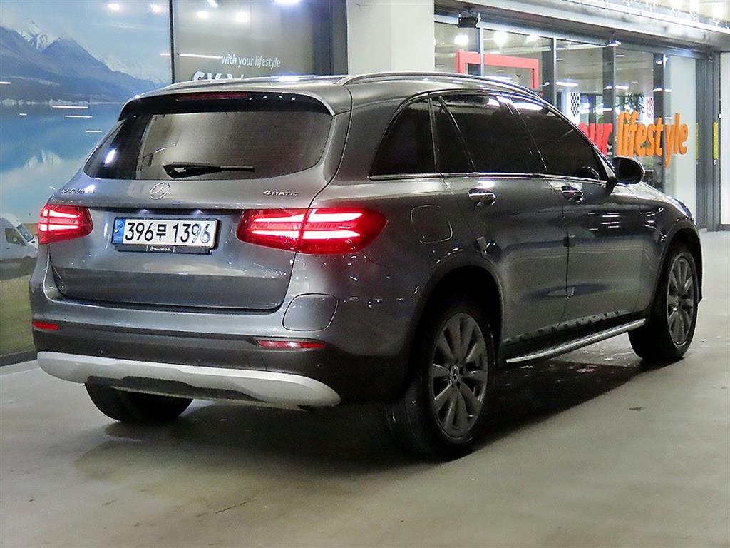 Mercedes Benz GLC Class - Vista 4