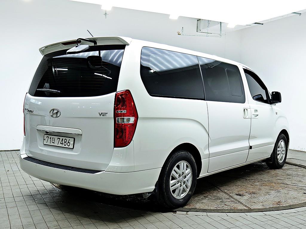 HYUNDAI Starex - Vista 7