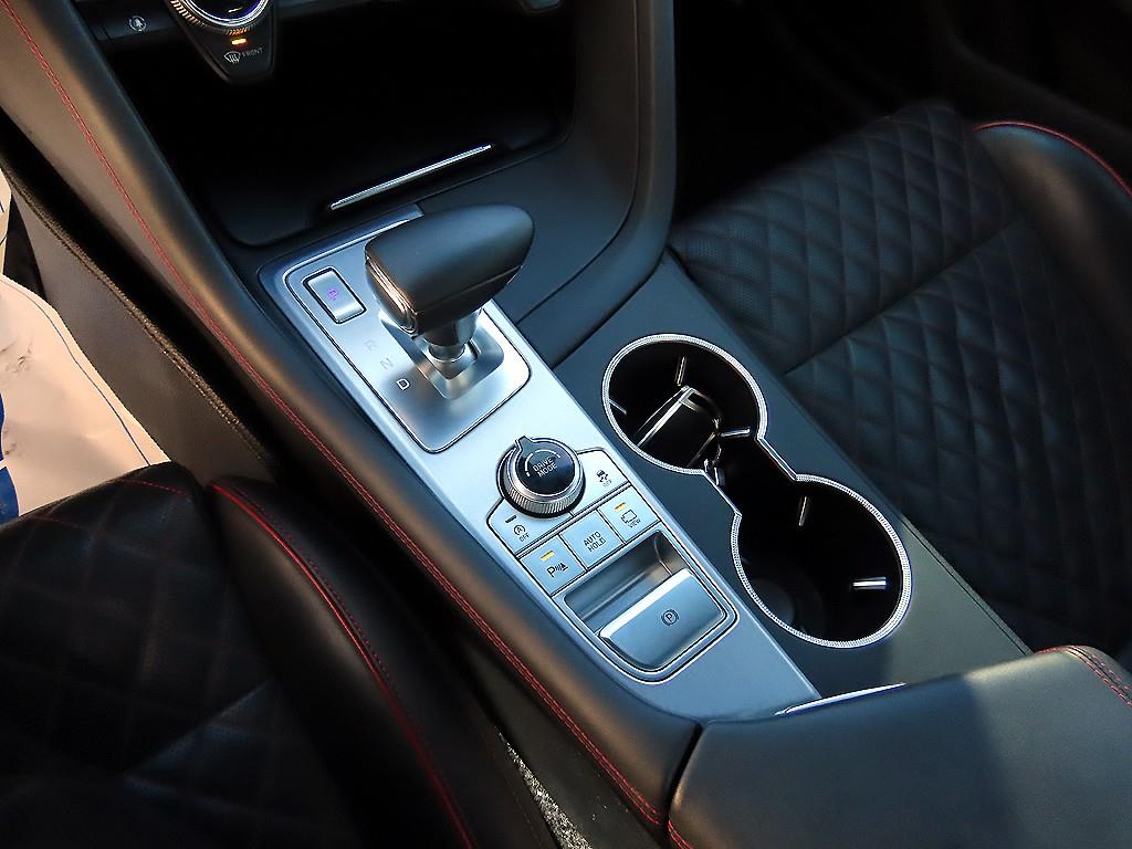 Genesis G70 - Vista 11