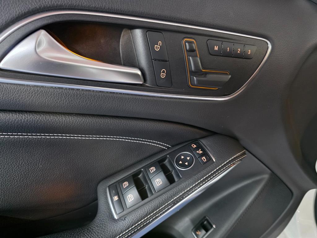 Mercedes Benz GLA Class - Vista 8