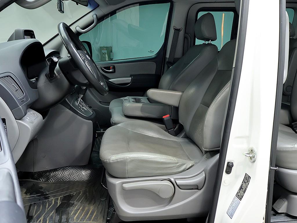 HYUNDAI Starex - Vista 9