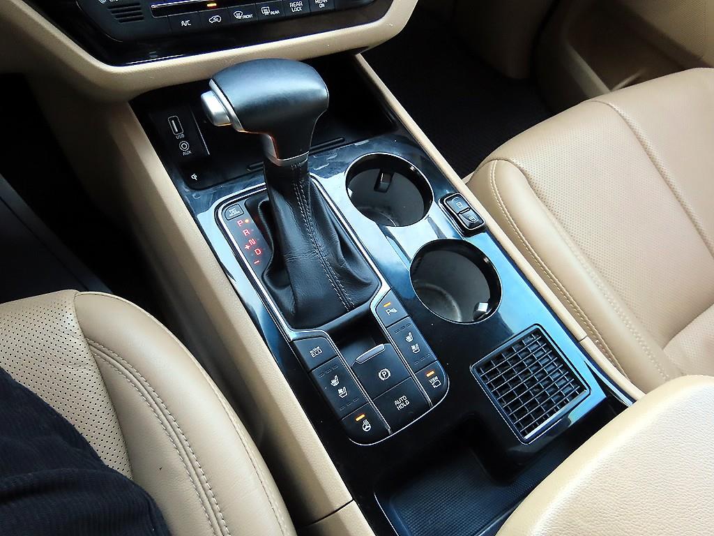 KIA Carnival - Vista 11