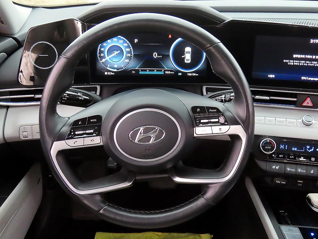 HYUNDAI Avante - Vista 7