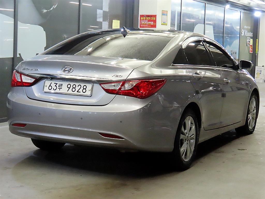 HYUNDAI Sonata - Vista 4