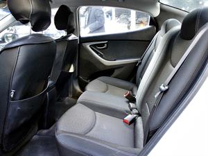 HYUNDAI Avante - Vista 12