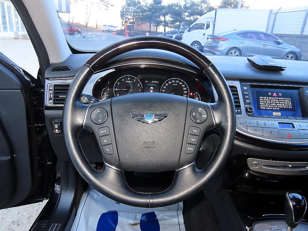 HYUNDAI Genesis - Vista 8