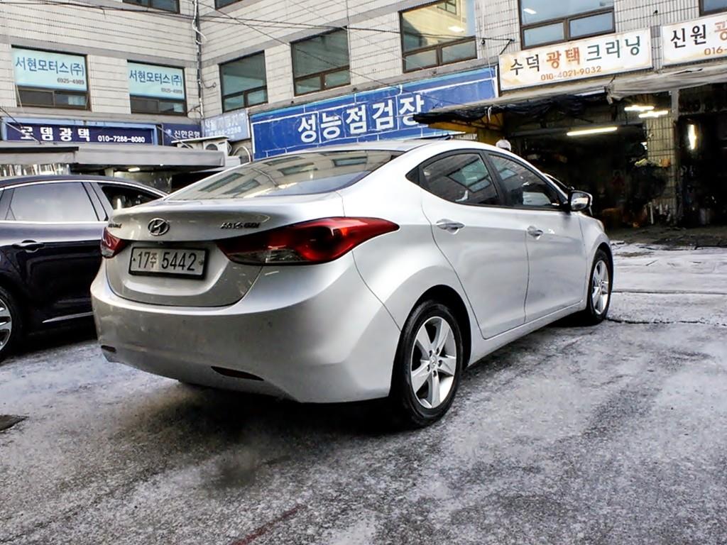 HYUNDAI Avante - Vista 7
