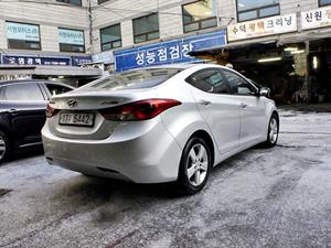 HYUNDAI Avante - Vista 8