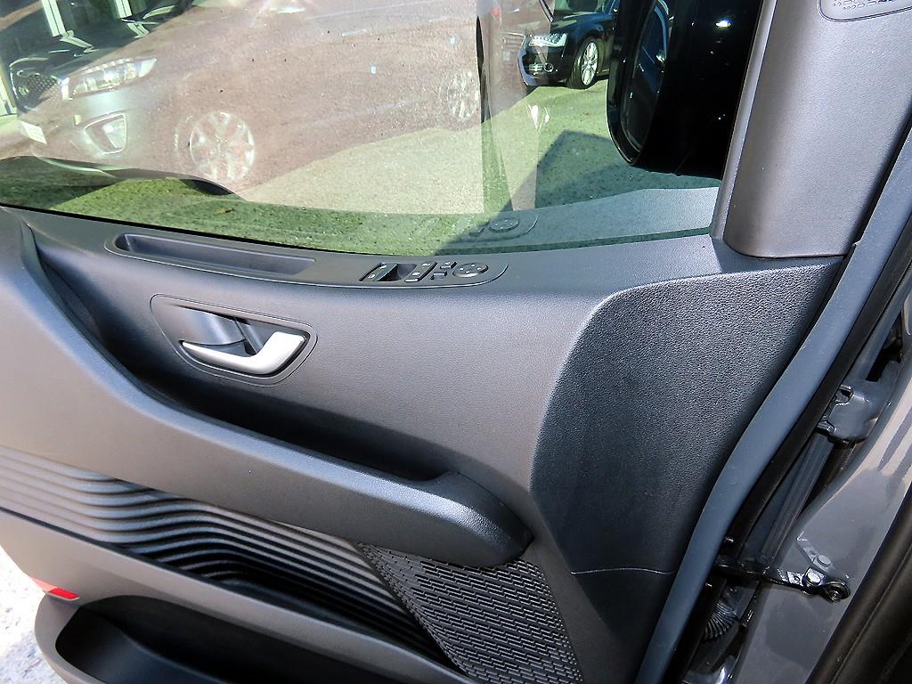 HYUNDAI Staria - Vista 12