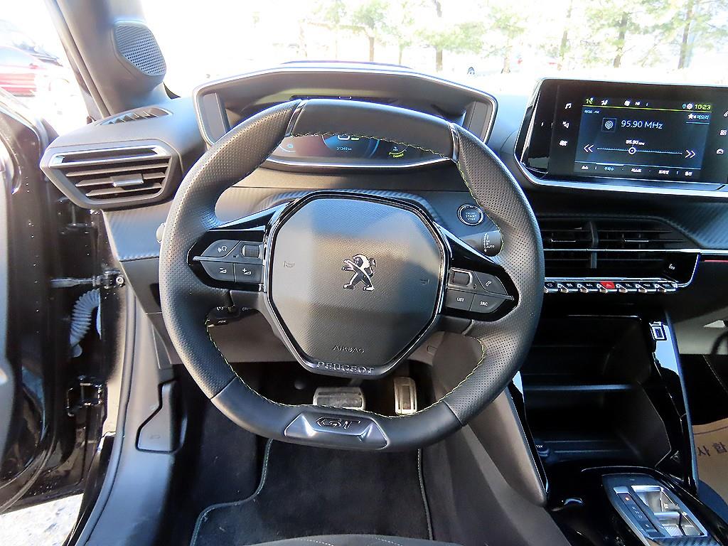 Peugeot 208 - Vista 8