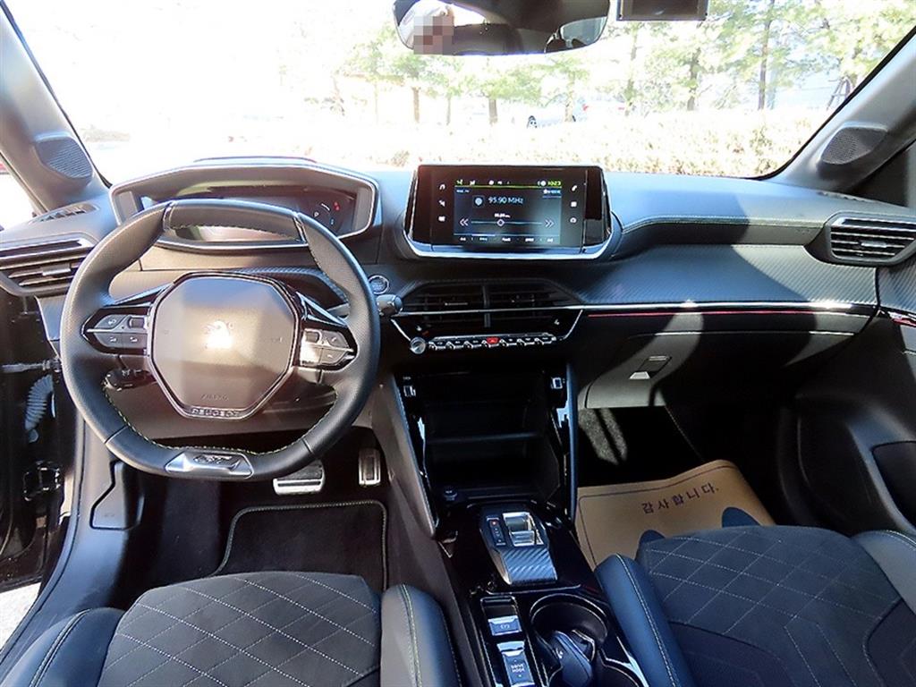 Peugeot 208 - Vista 7