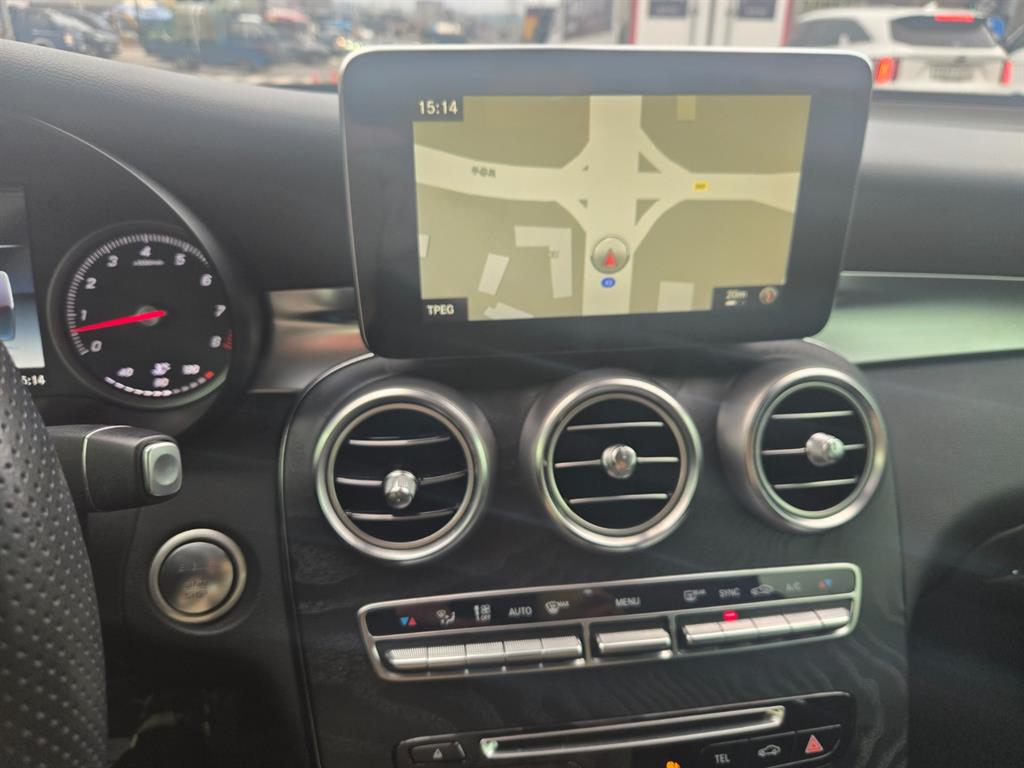 Mercedes Benz GLC Class - Vista 6