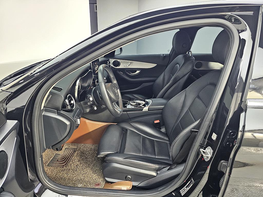 Mercedes Benz C Class - Vista 8