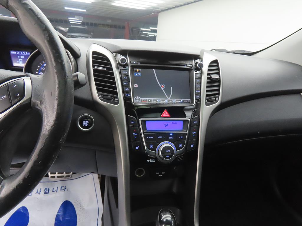 HYUNDAI i30 - Vista 10