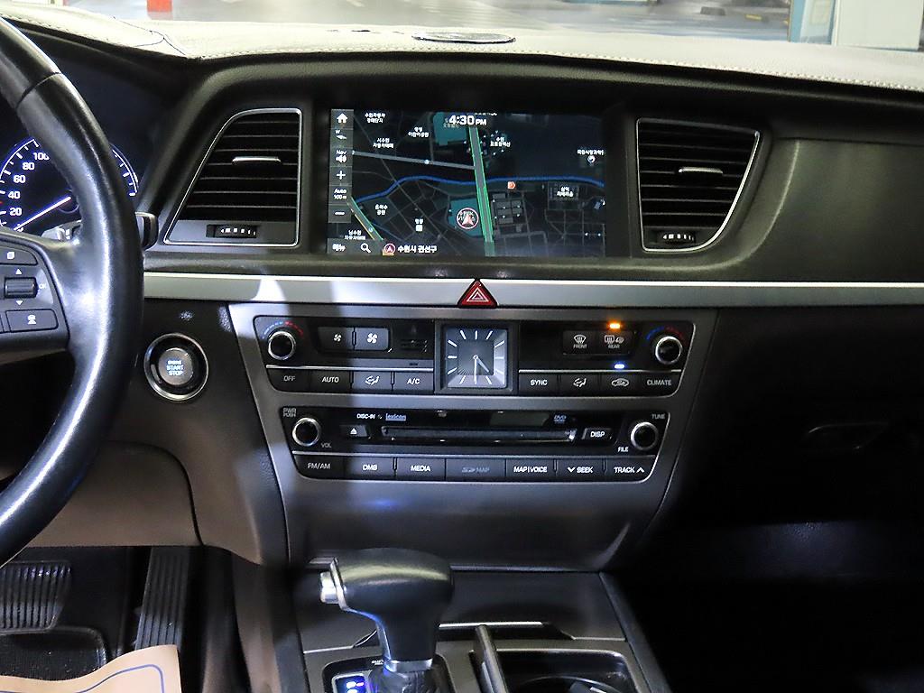 HYUNDAI Genesis - Vista 11