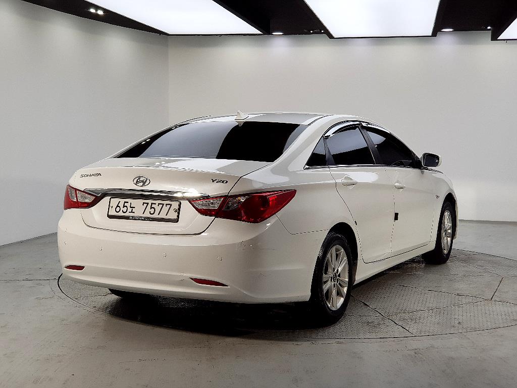 HYUNDAI Sonata - Vista 4