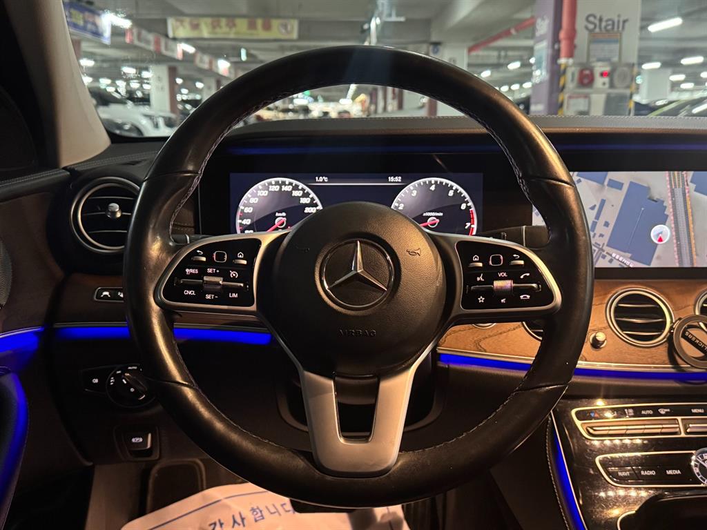 Mercedes Benz E class - Vista 12