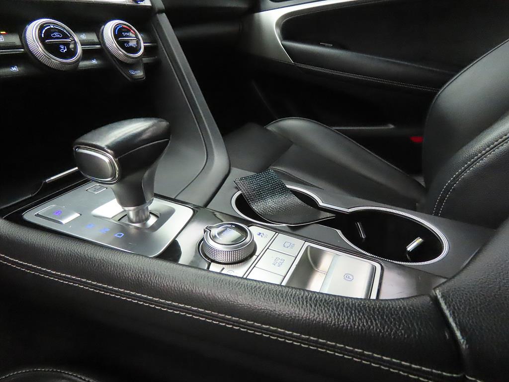 Genesis G70 - Vista 10