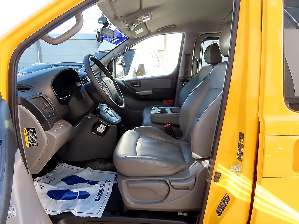 HYUNDAI Starex - Vista 5